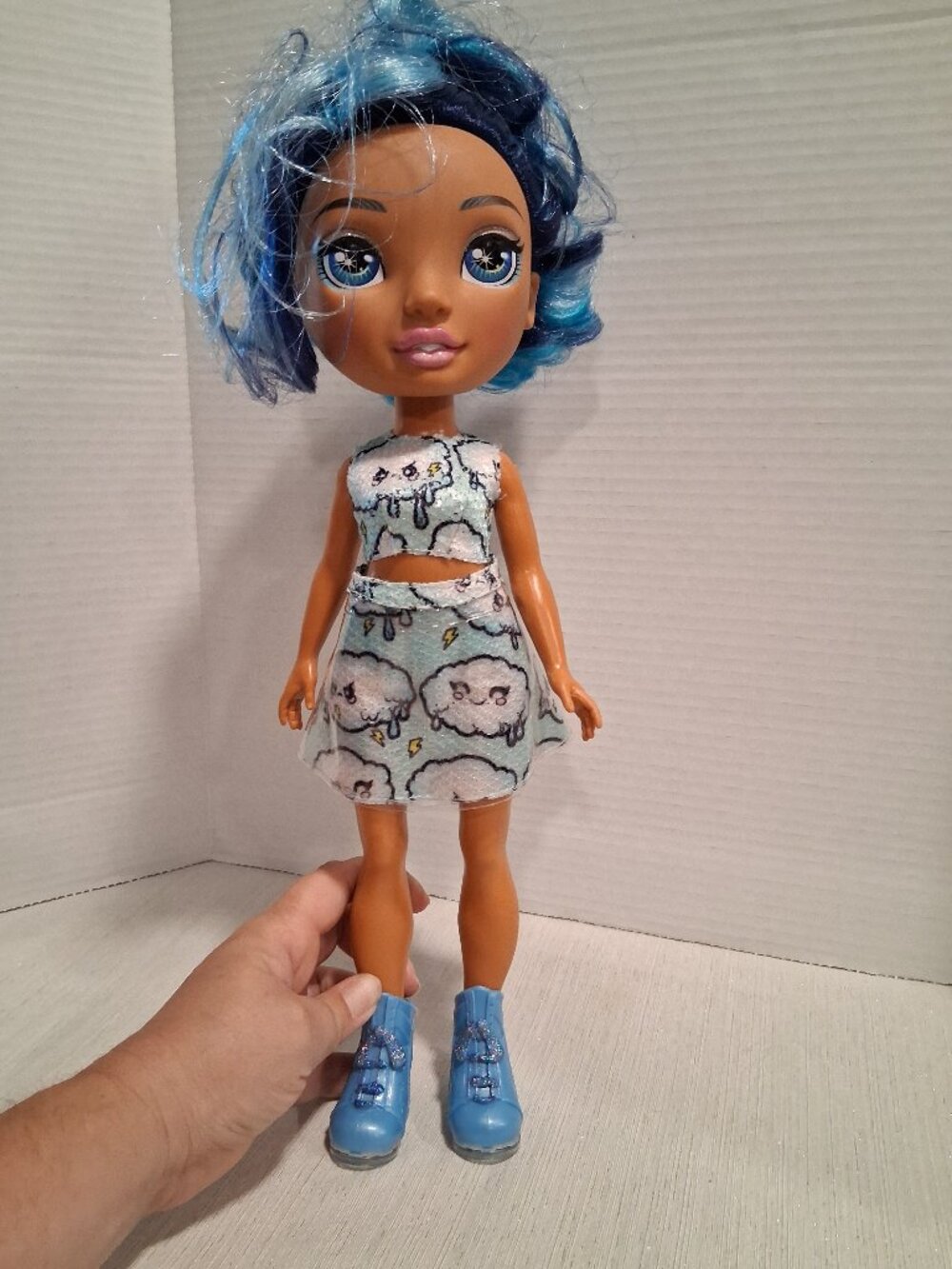Rainbow High Blue Skye 14" Tall Fashion Doll Rainbow Surprise outfit shoes doll